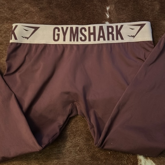 GymShark Women’s Cropped Leggings Size XS Waistband Logo Burgundy Purple - Picture 2 of 4
